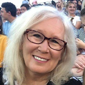 Meet your Posher, Debbie